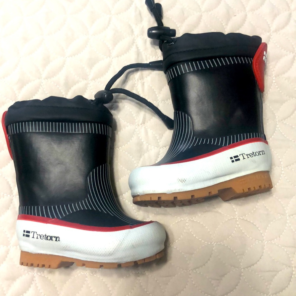 Tretorn black and white boots size 6 toddler